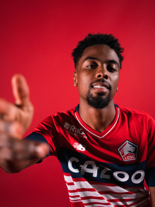 Des dogues sublim s D couvrez le troisi me maillot 22 23 du LOSC