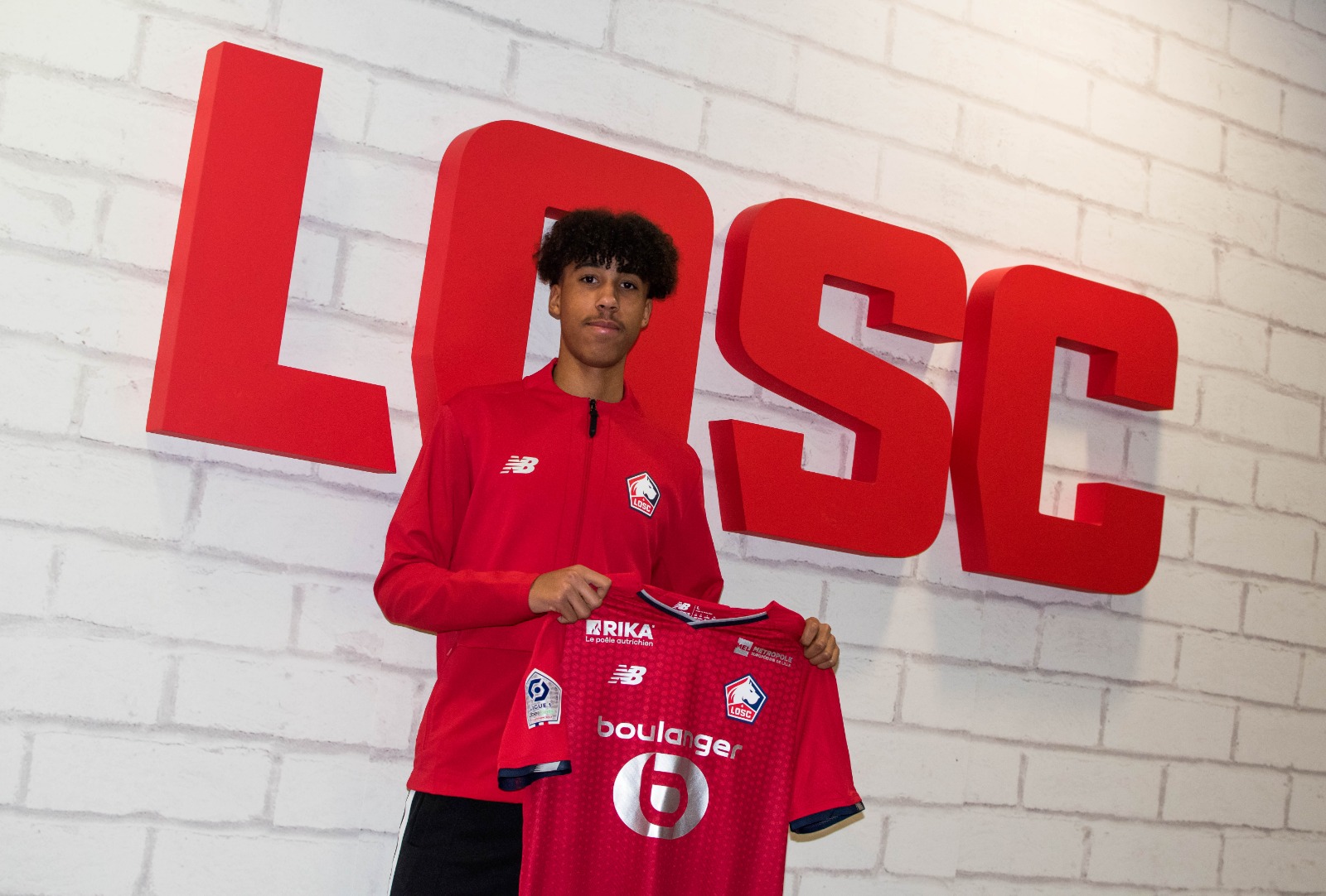 Premier contrat pro pour Leny Yoro | LOSC